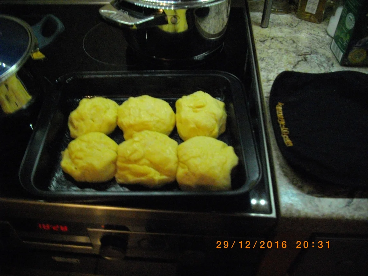 Rezept: Dampf und Rohrnudeln Bild Nr. 4832 Dampf und Rohrnudeln - Rezept - Bild Nr. 4832