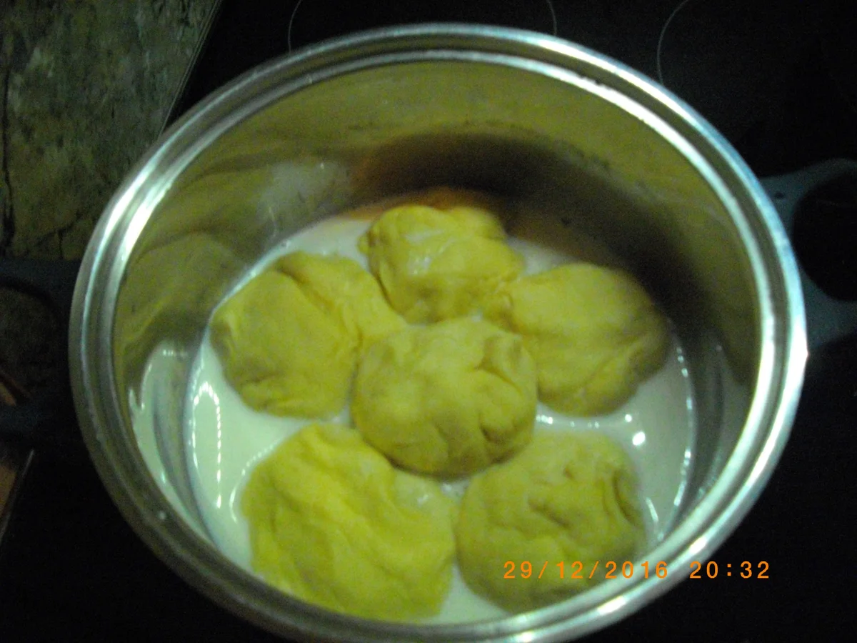 Rezept: Dampf und Rohrnudeln Bild Nr. 4834 Dampf und Rohrnudeln - Rezept - Bild Nr. 4834