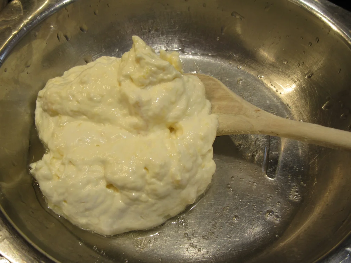 Dessert: Baiser mit Mangofüllung und allerlei Deko - Rezept - Bild Nr. 4836