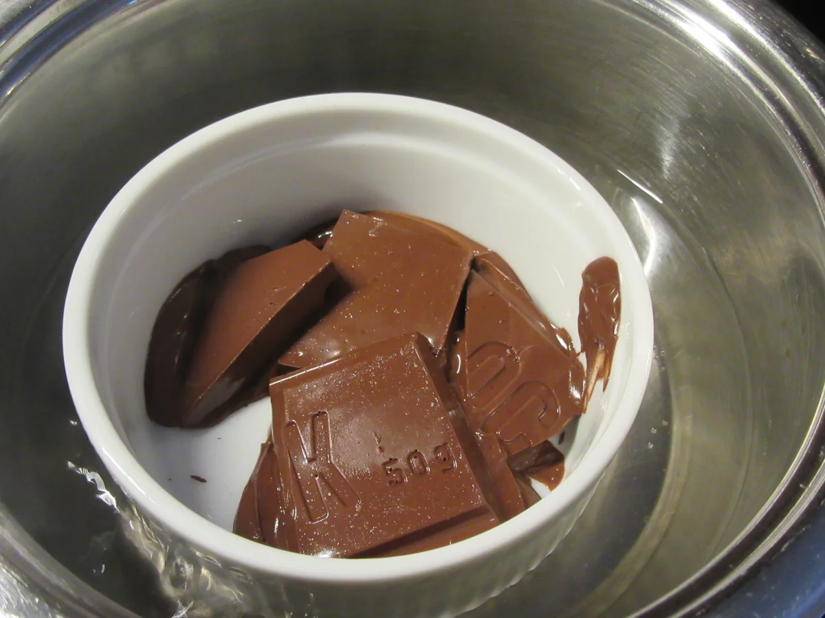 Dessert: Baiser mit Mangofüllung und allerlei Deko - Rezept - Bild Nr. 4838