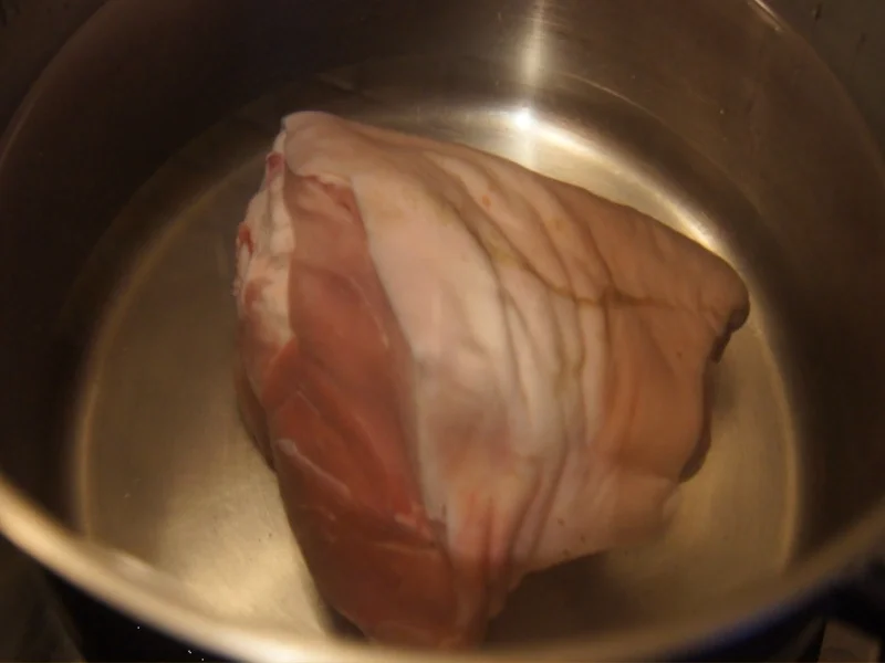 Eisbein mit Sahne-Apfel-Meerrettich und Bauernbrot - Rezept - Bild Nr. 4