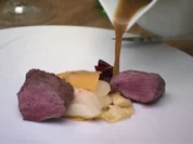 Rehfilet im Salzteig mit Kartoffel-Sellerie-Carpaccio, Wintergemüse und Reh-Jus - Rezept - Bild Nr. 2
