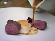 Rehfilet im Salzteig mit Kartoffel-Sellerie-Carpaccio, Wintergemüse und Reh-Jus - Rezept - Bild Nr. 2
