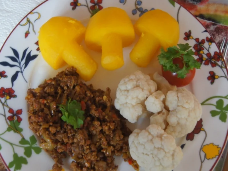Rezept: Hackfleisch mit Blumenkohl und Kartoffelpilzen Bild Nr. 4860 Hackfleisch mit Blumenkohl und Kartoffelpilzen - Rezept - Bild Nr. 4860