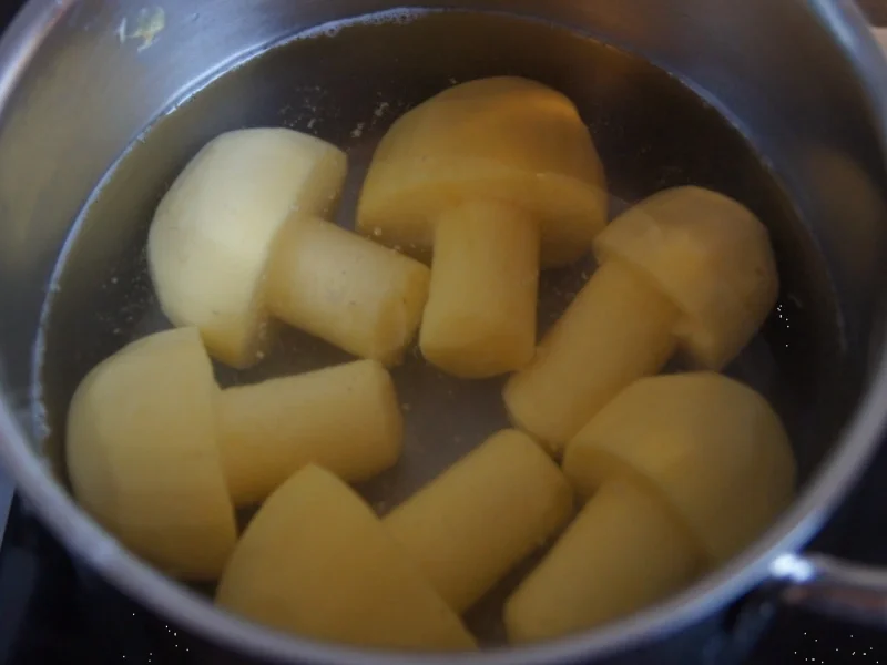 Rezept: Hackfleisch mit Blumenkohl und Kartoffelpilzen Bild Nr. 4872 Hackfleisch mit Blumenkohl und Kartoffelpilzen - Rezept - Bild Nr. 4872