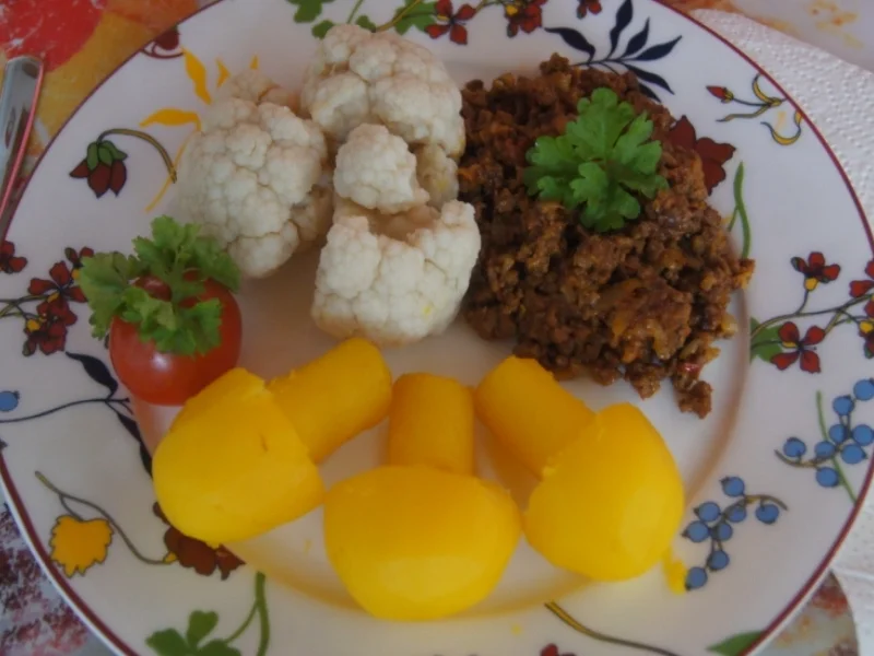 Rezept: Hackfleisch mit Blumenkohl und Kartoffelpilzen Bild Nr. 4874 Hackfleisch mit Blumenkohl und Kartoffelpilzen - Rezept - Bild Nr. 4874