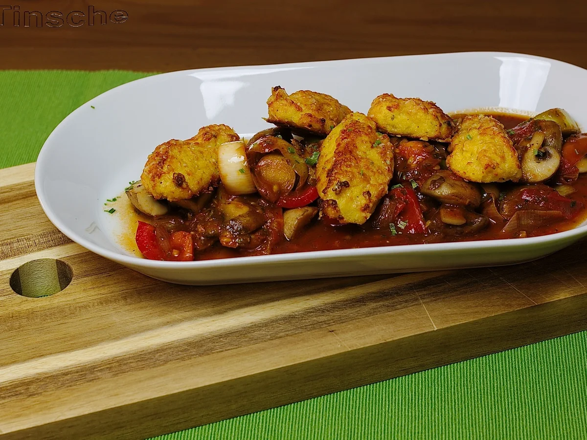 Rezept: Gratinierte Polentanocken auf mediterranem Gemüse Bild Nr. 2 Gratinierte Polentanocken auf mediterranem Gemüse - Rezept - Bild Nr. 2