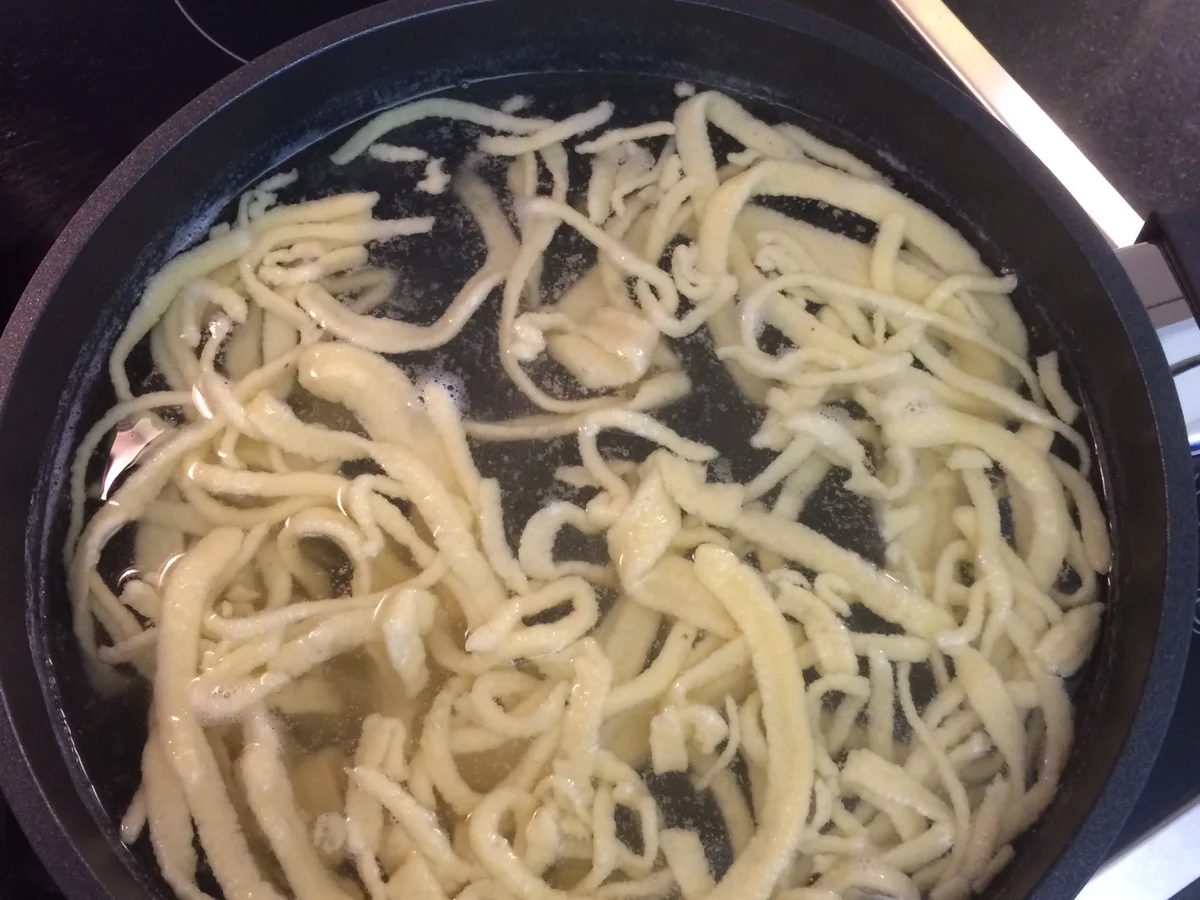 Geschnetzeltes mit Spätzle und Ackersalat - Rezept - Bild Nr. 4875