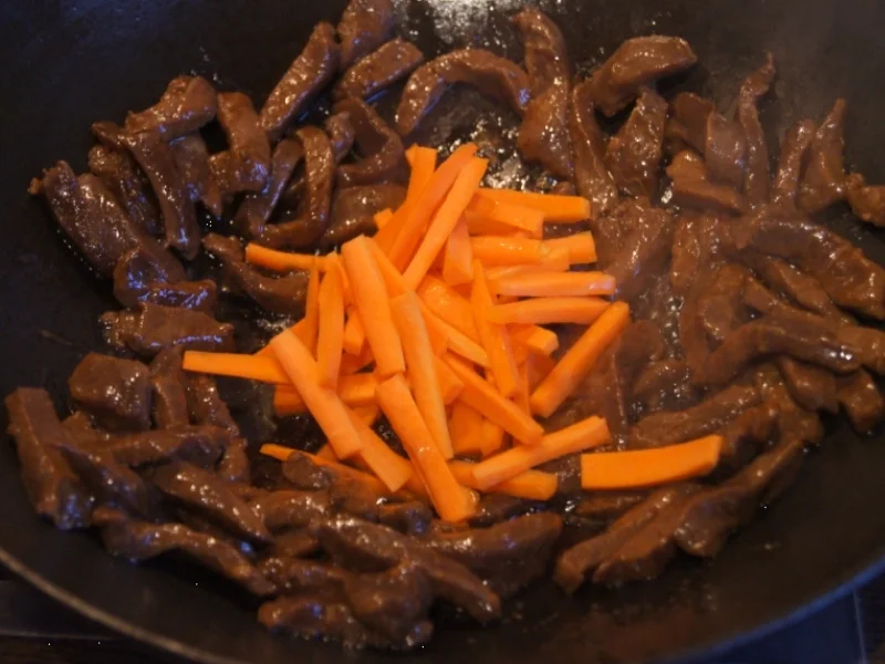 Rindfleisch mit Zwiebeln und Würzreis - Rezept - Bild Nr. 4902