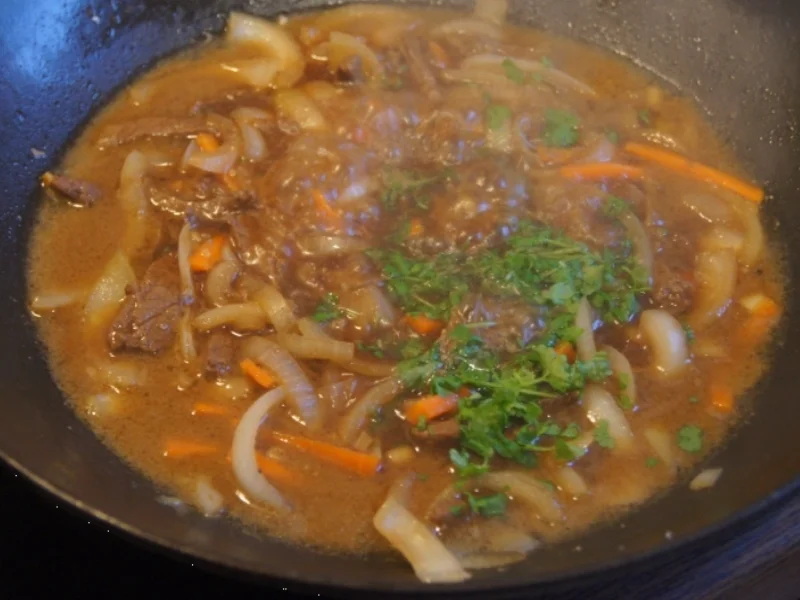 Rindfleisch mit Zwiebeln und Würzreis - Rezept - Bild Nr. 4905