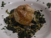 Tiroler Kasknödel mit Nußbutter-Brösel auf Rahm-Spinat - Rezept - Bild Nr. 4902