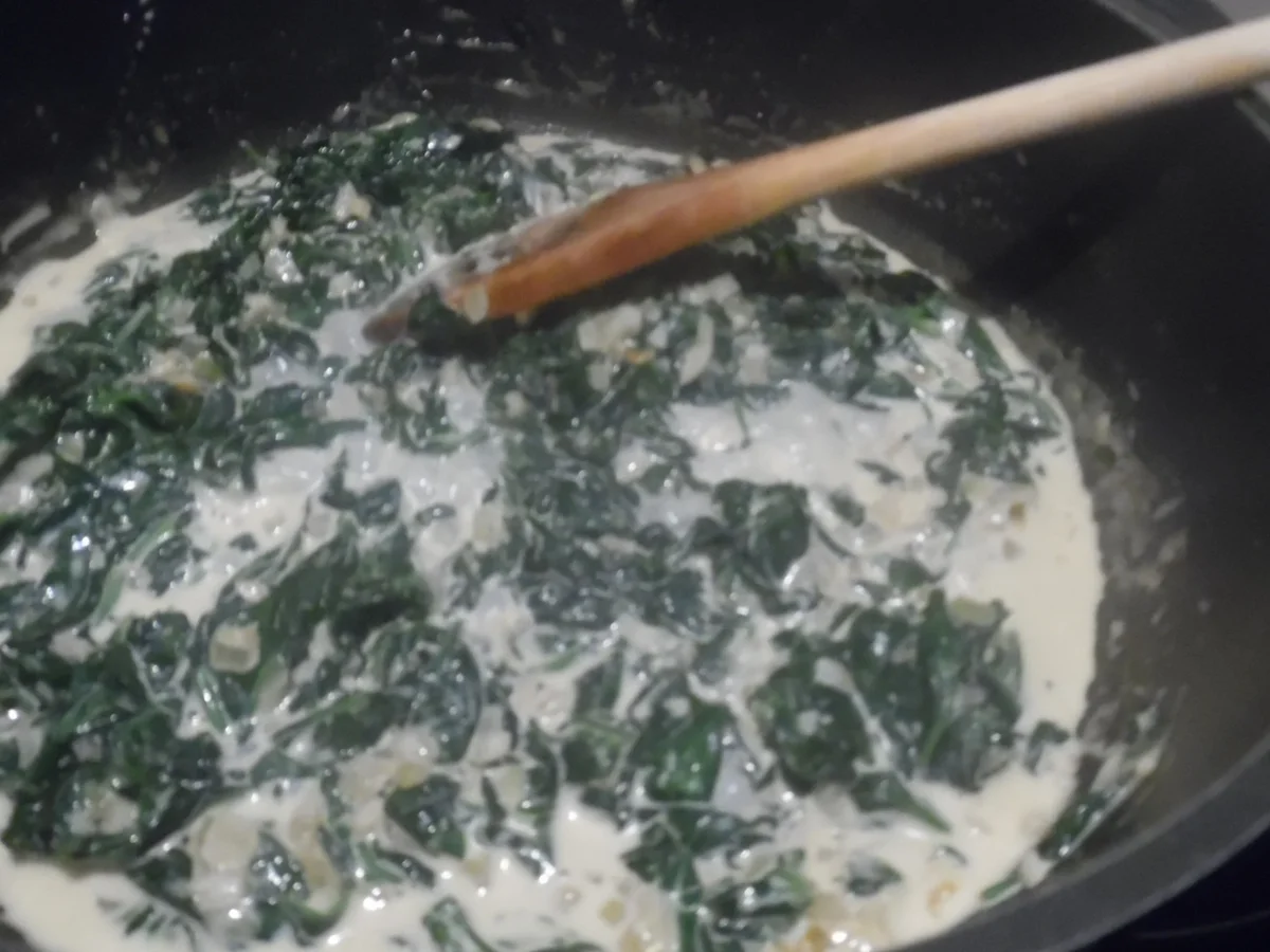 Rezept: Tiroler Kasknödel mit Nußbutter-Brösel auf Rahm-Spinat Bild Nr. 4903 Tiroler Kasknödel mit Nußbutter-Brösel auf Rahm-Spinat - Rezept - Bild Nr. 4903