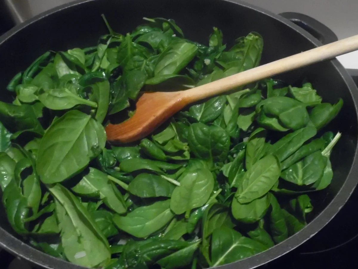 Rezept: Tiroler Kasknödel mit Nußbutter-Brösel auf Rahm-Spinat Bild Nr. 4904 Tiroler Kasknödel mit Nußbutter-Brösel auf Rahm-Spinat - Rezept - Bild Nr. 4904