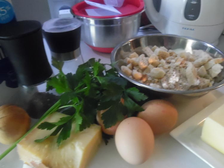 Tiroler Kasknödel mit Nußbutter Brösel auf Rahm Spinat - einfach - von ...