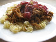 Pulled Pork mit Rotwein-Tomatensauce und Penne - Rezept - Bild Nr. 2
