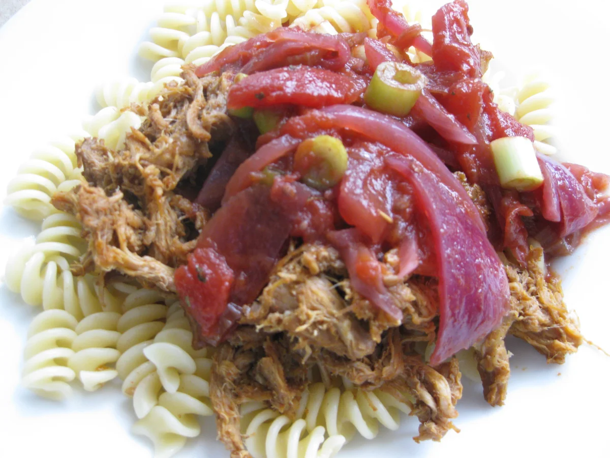 Pulled Pork mit Rotwein-Tomatensauce und Penne - Rezept - Bild Nr. 4