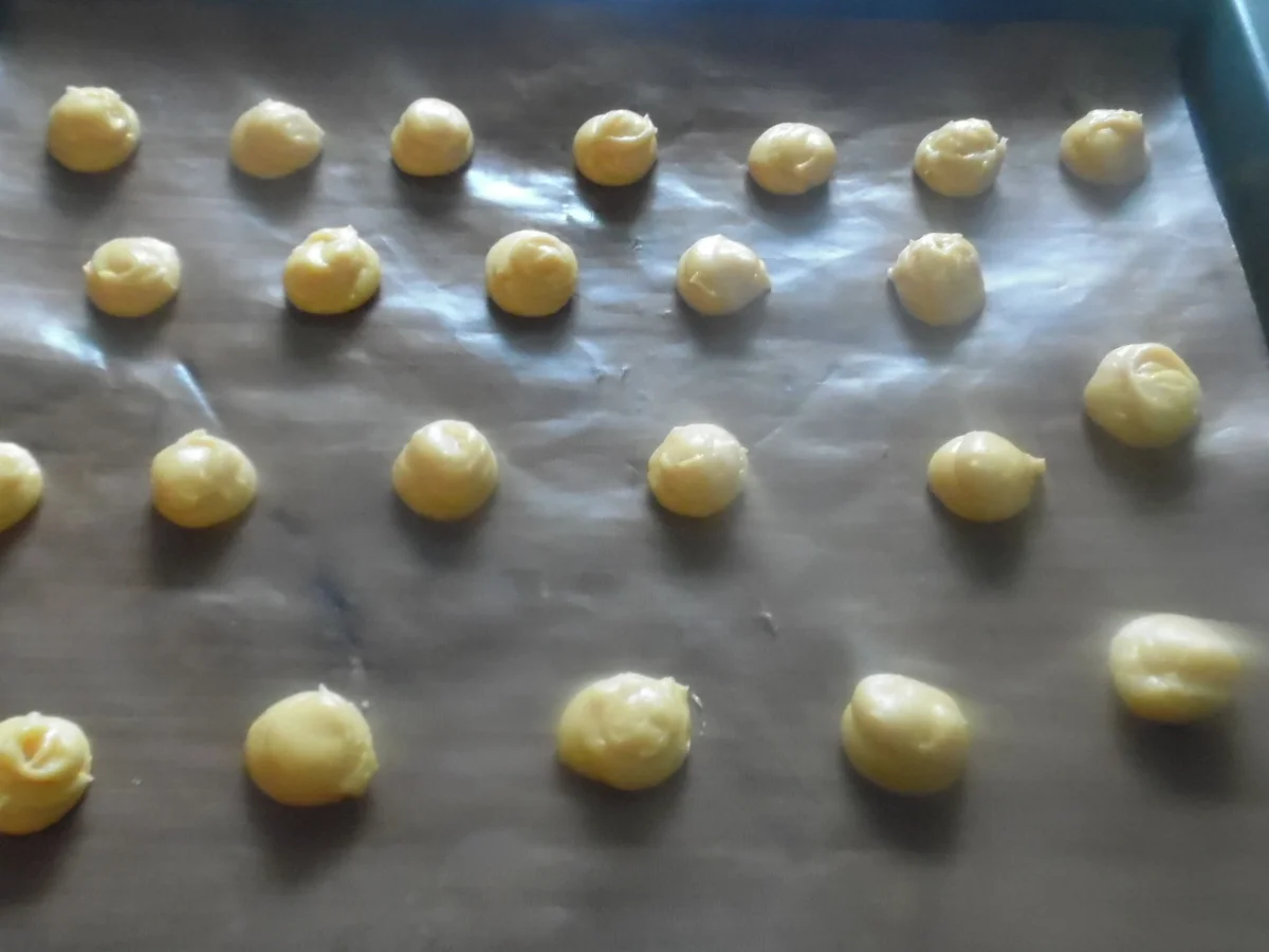 Profiteroles mit Crème patissière - Rezept - Bild Nr. 4945