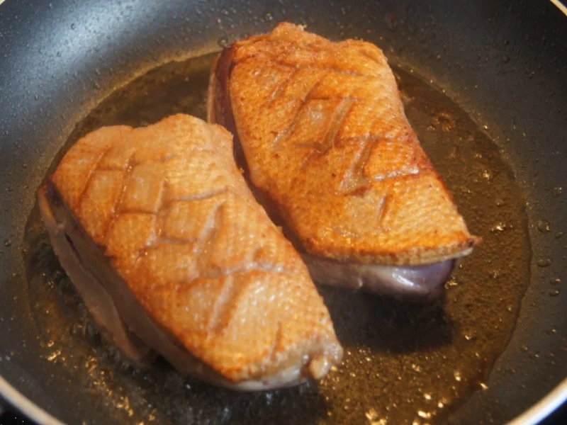 Entenbrustfilet mit Sauce, Ananas-Mango-Rotkohl und Mandelbällchen - Rezept - Bild Nr. 4935