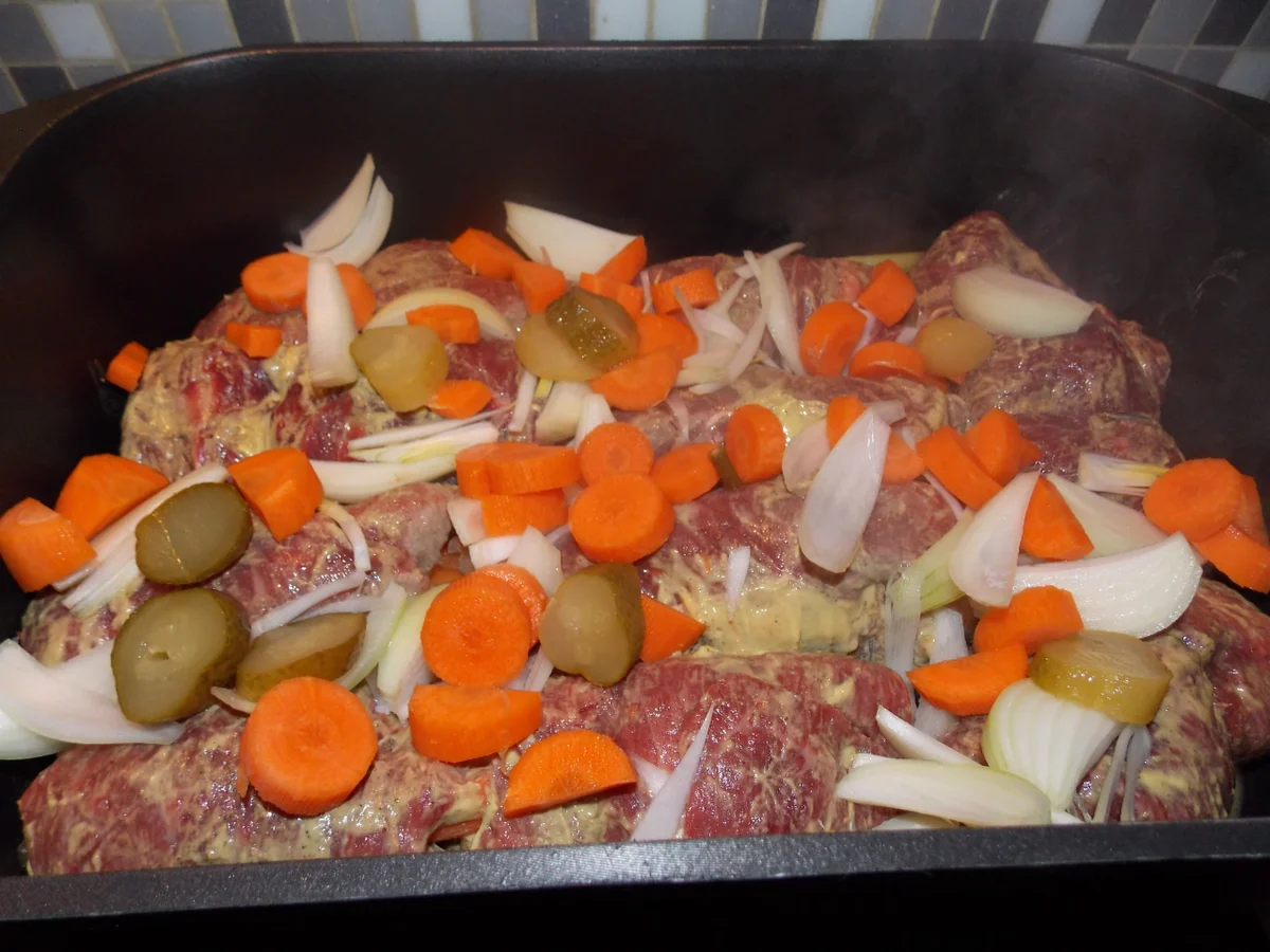 Rinderrouladen mit Rotkohl und Kartoffeln - Rezept - Bild Nr. 4935