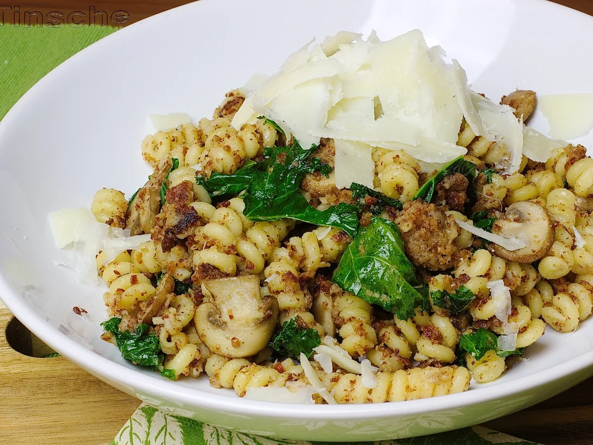 Pasta mit Bohnen-Käse-Gröstel, Champignons & Grünkohl - Rezept - Bild Nr. 4932
