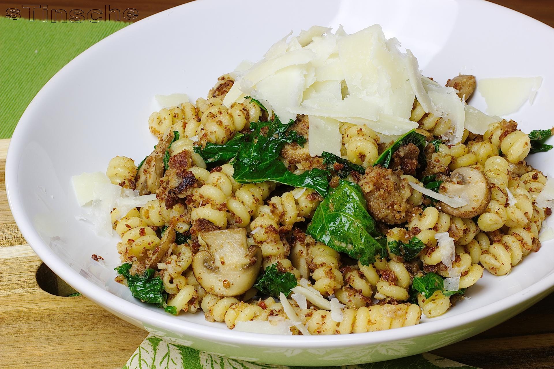 Pasta mit Bohnen-Käse-Gröstel, Champignons & Grünkohl - Rezept Durch
sTinsche