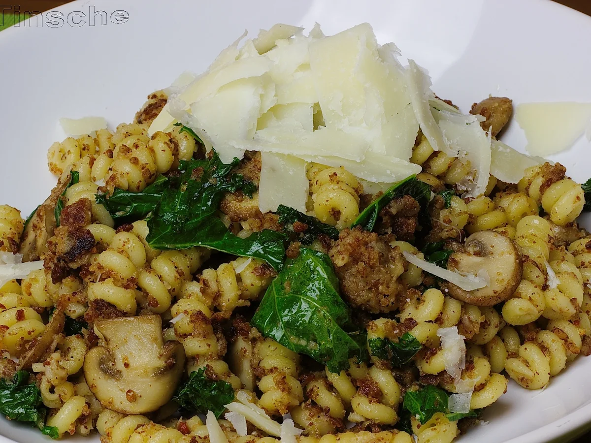 Pasta mit Bohnen-Käse-Gröstel, Champignons & Grünkohl - Rezept - Bild Nr. 4933