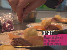 Mousse au Chocolat mit Karamelleis und pfeffrigem Birnenkompott - Rezept - Bild Nr. 2