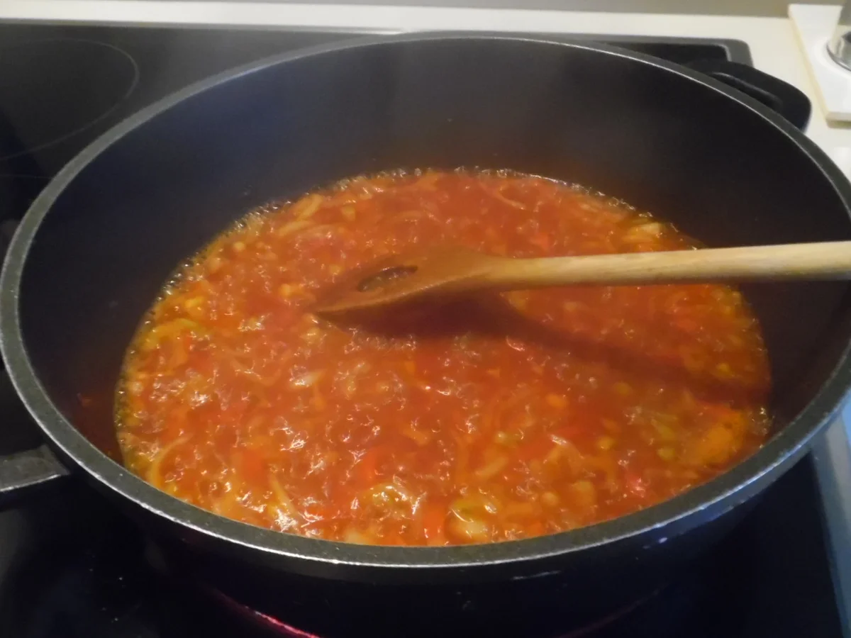 Calamari-Tuben gefüllt, in scharfer Tomatensoße mit La Ratte-Kartoffeln - Rezept - Bild Nr. 4944