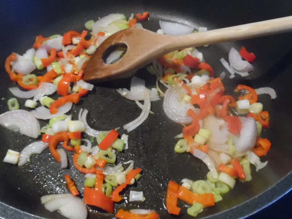 Calamari-Tuben gefüllt, in scharfer Tomatensoße mit La Ratte-Kartoffeln - Rezept - Bild Nr. 4945