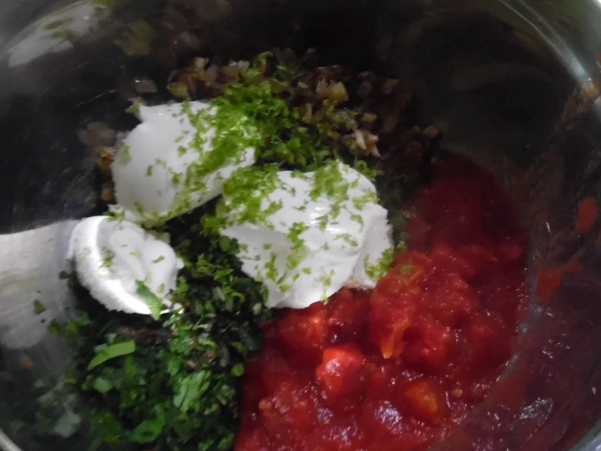 Calamari-Tuben gefüllt, in scharfer Tomatensoße mit La Ratte-Kartoffeln - Rezept - Bild Nr. 4951