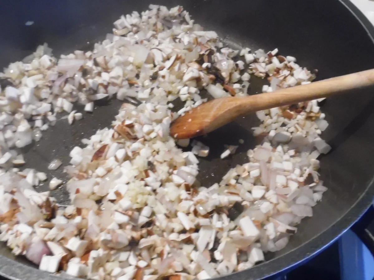 Calamari-Tuben gefüllt, in scharfer Tomatensoße mit La Ratte-Kartoffeln - Rezept - Bild Nr. 4952