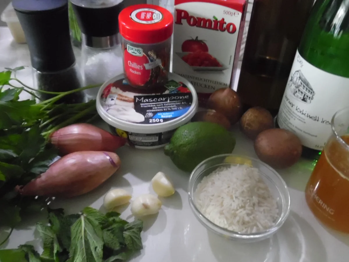 Calamari-Tuben gefüllt, in scharfer Tomatensoße mit La Ratte-Kartoffeln - Rezept - Bild Nr. 4954