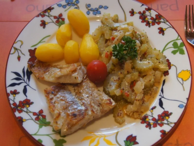Kabeljaufilet mit Gurkengemüse und Drillingen - Rezept - Bild Nr. 4939