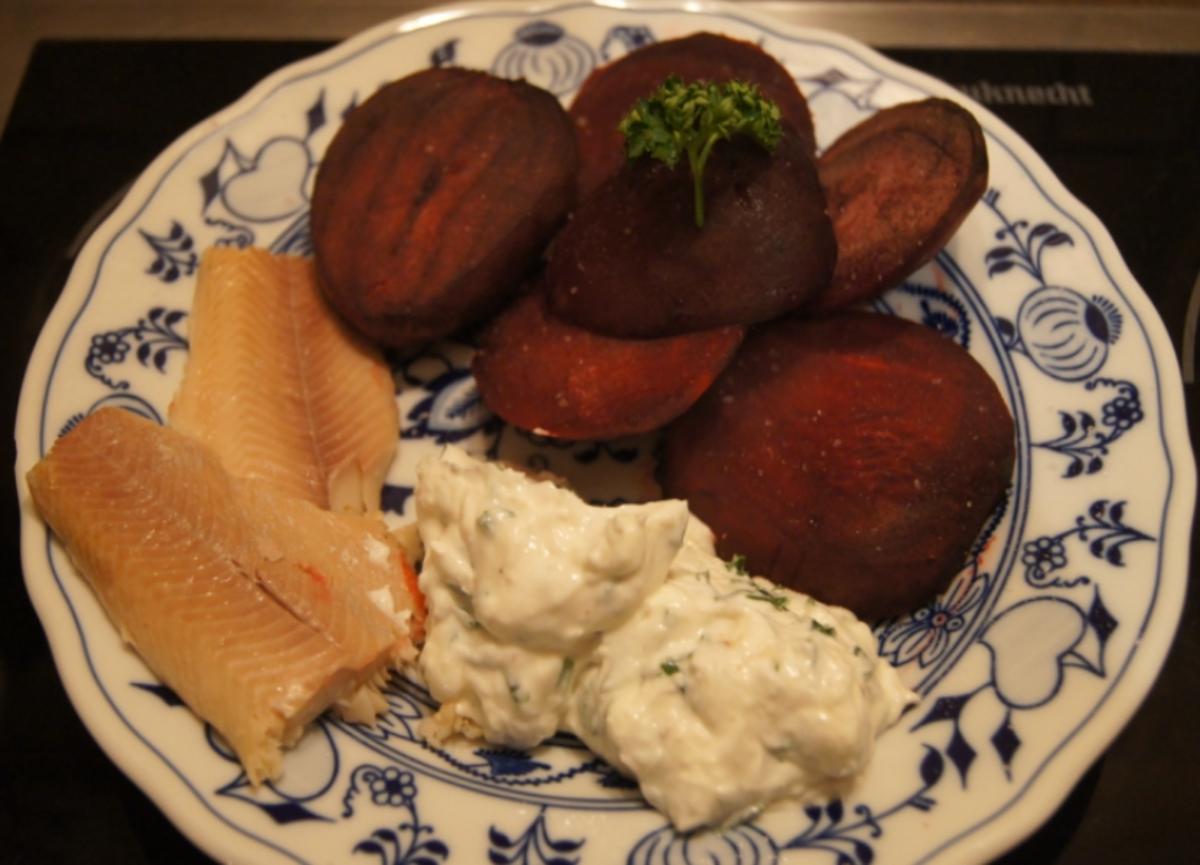 Rote Bete mit Forellen-Filet und Quark-Meerrettich-Dip - Rezept ...