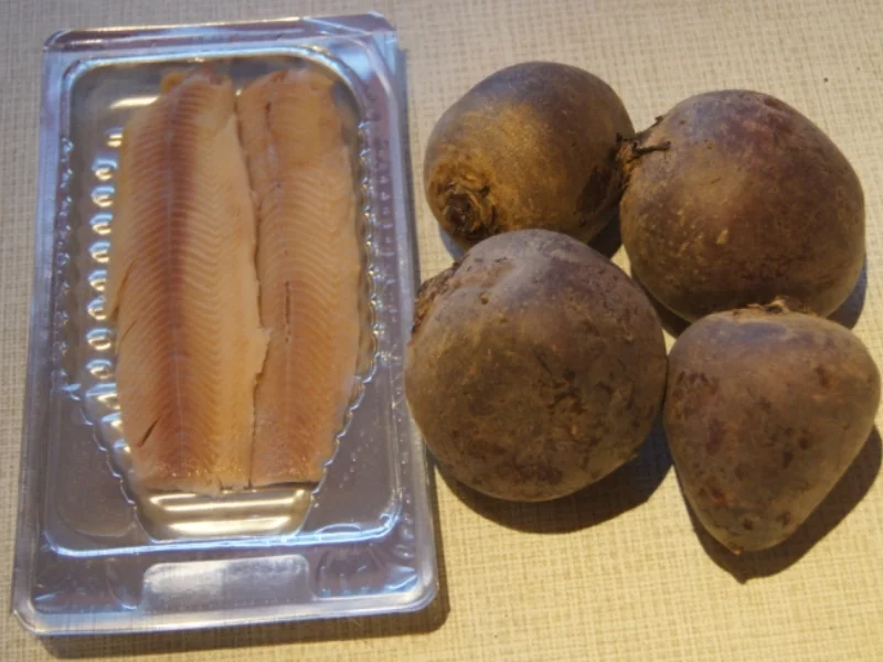 Rezept: Rote Bete mit Forellen-Filet und Quark-Meerrettich-Dip Bild Nr. 4940 Rote Bete mit Forellen-Filet und Quark-Meerrettich-Dip - Rezept - Bild Nr. 4940