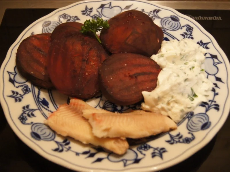 Rezept: Rote Bete mit Forellen-Filet und Quark-Meerrettich-Dip Bild Nr. 4947 Rote Bete mit Forellen-Filet und Quark-Meerrettich-Dip - Rezept - Bild Nr. 4947