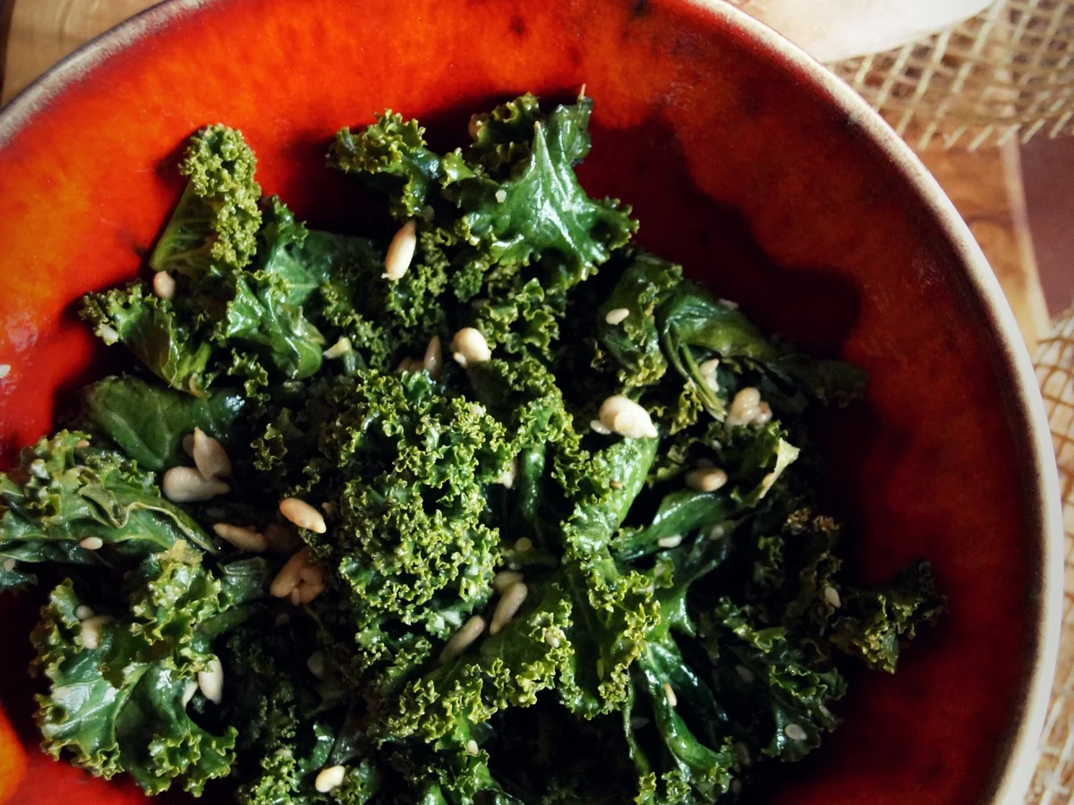 Grünkohl-Salat mit Tahini-Dressing - Rezept - Bild Nr. 2