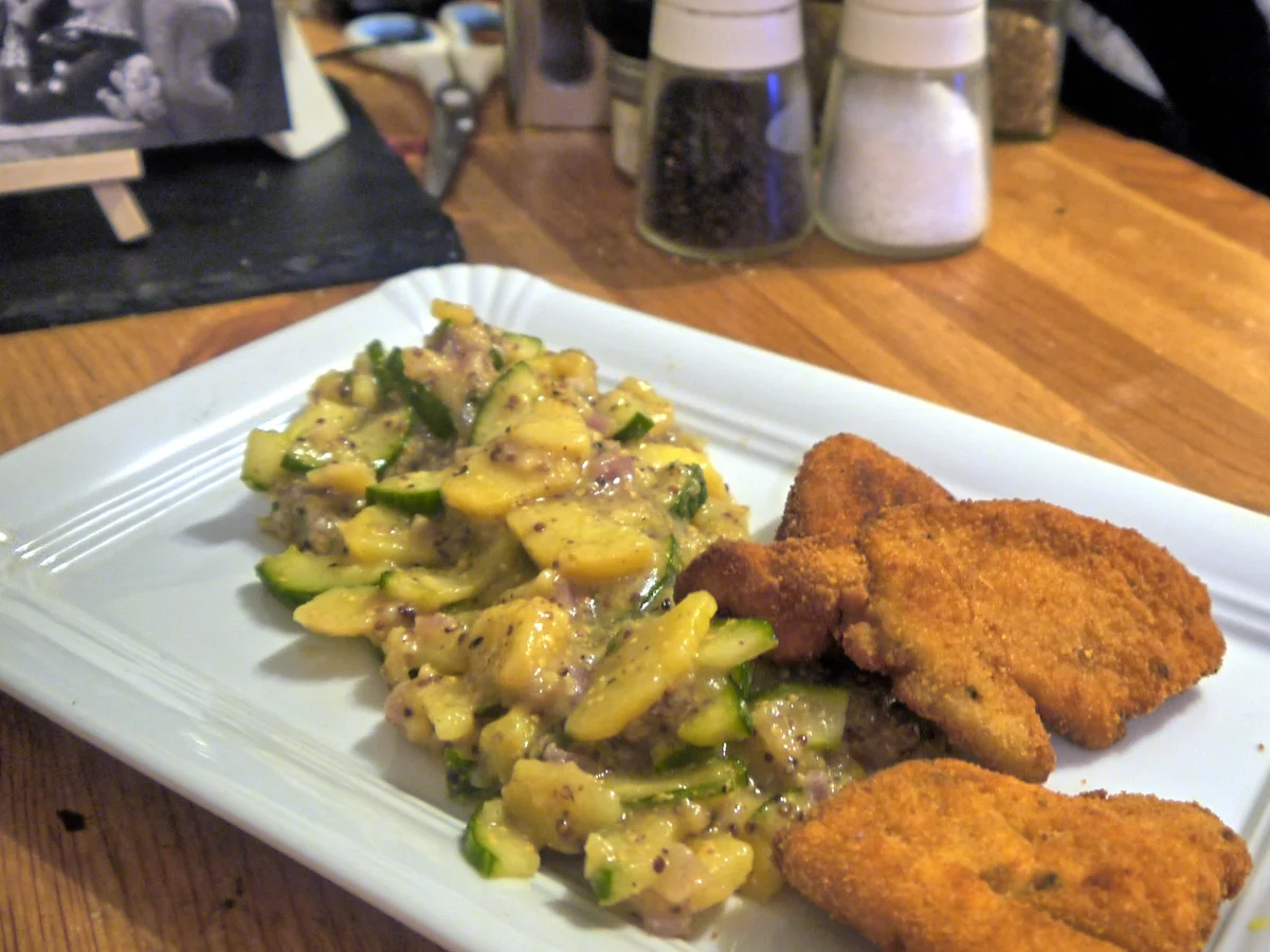 Rezept: Kartoffel-Gurkensalat Bild Nr. 3 Kartoffel-Gurkensalat - Rezept - Bild Nr. 3