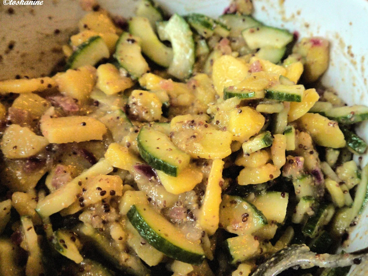 Rezept: Kartoffel-Gurkensalat Bild Nr. 11 Kartoffel-Gurkensalat - Rezept - Bild Nr. 11