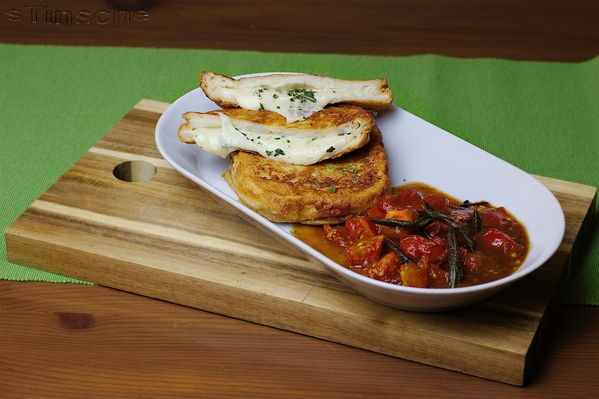 Gebackene Mozzarellaschnitten mit Salbei-Schmortomaten - Rezept - Bild Nr. 4944