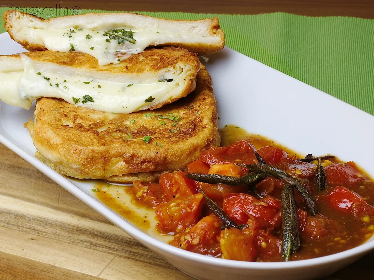 Gebackene Mozzarellaschnitten mit Salbei-Schmortomaten - Rezept - Bild Nr. 4946