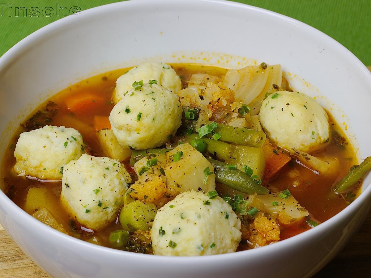 Gemüsesuppe mit Grießklößchen - Rezept - kochbar.de