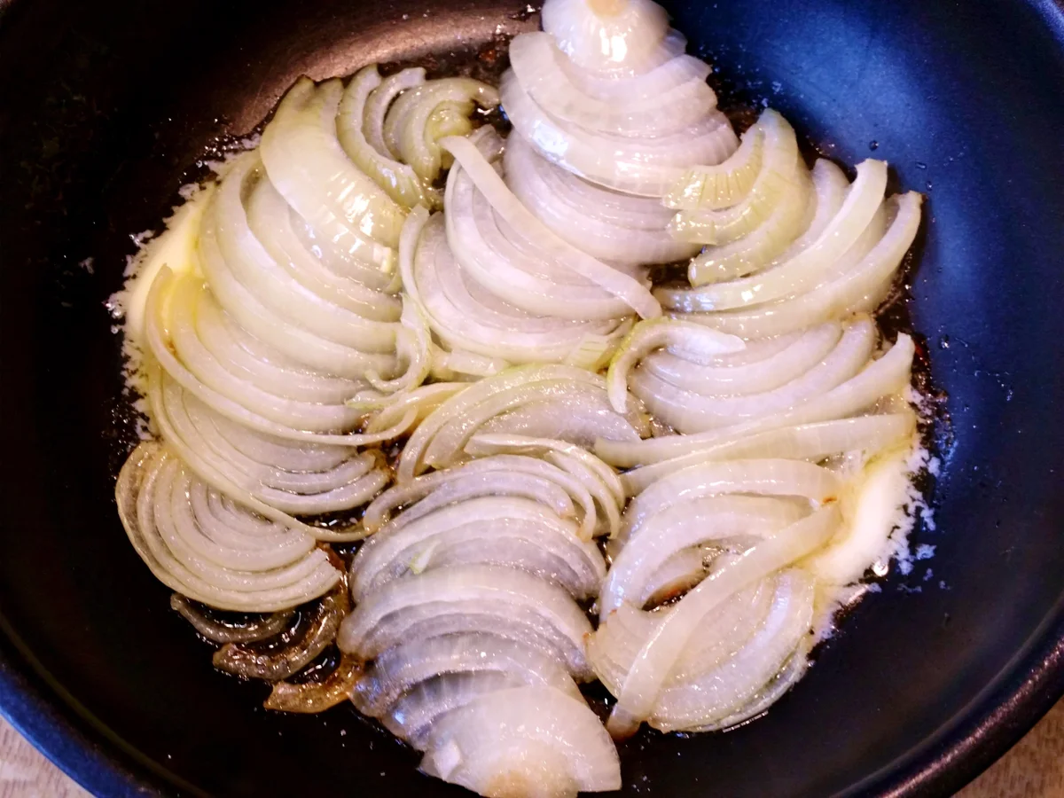 Rezept: Zwiebelschnitzelchen mit Butter-Rosenkohl Bild Nr. 4953 Zwiebelschnitzelchen mit Butter-Rosenkohl - Rezept - Bild Nr. 4953