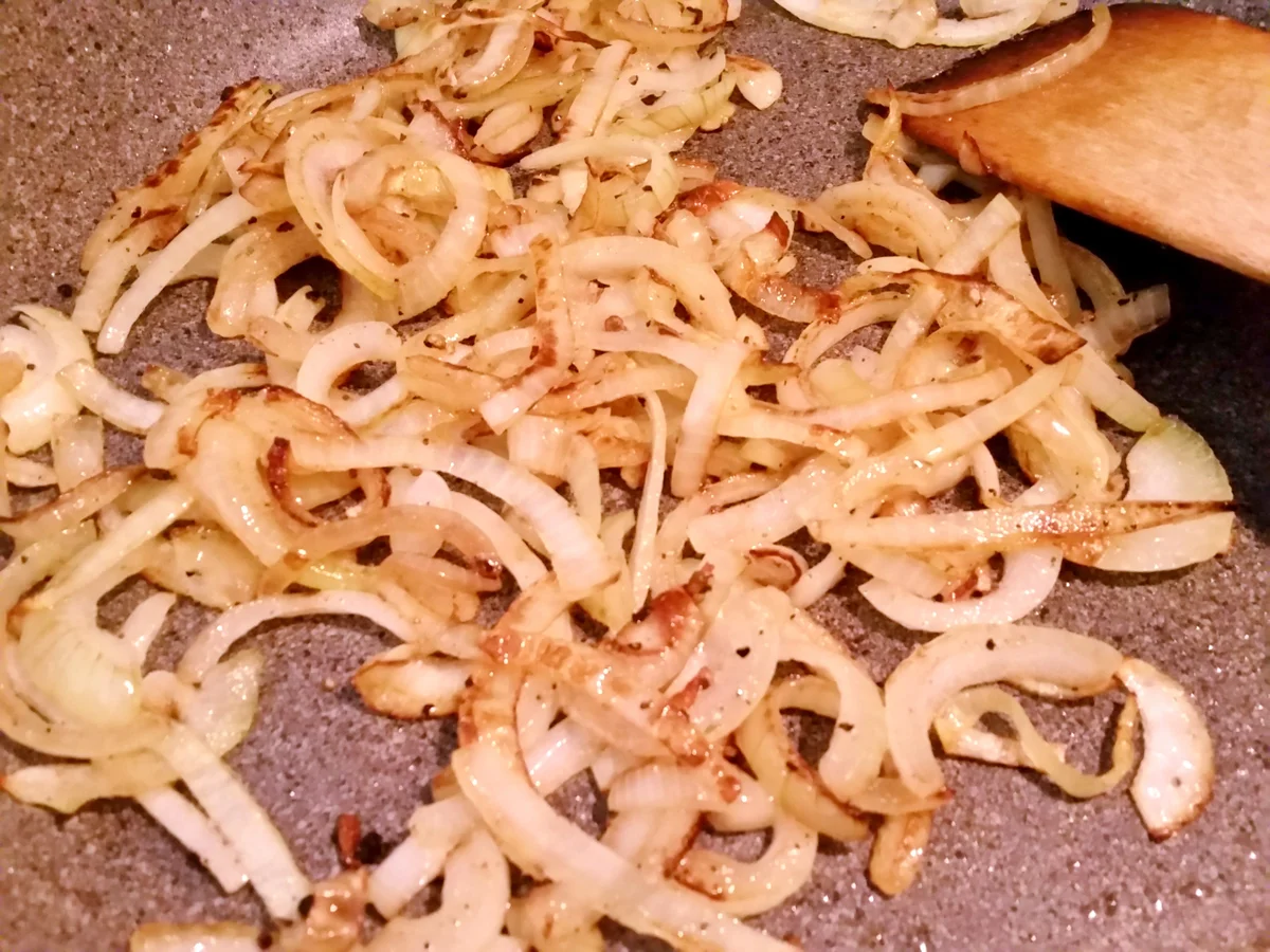 Rezept: Zwiebelschnitzelchen mit Butter-Rosenkohl Bild Nr. 4958 Zwiebelschnitzelchen mit Butter-Rosenkohl - Rezept - Bild Nr. 4958