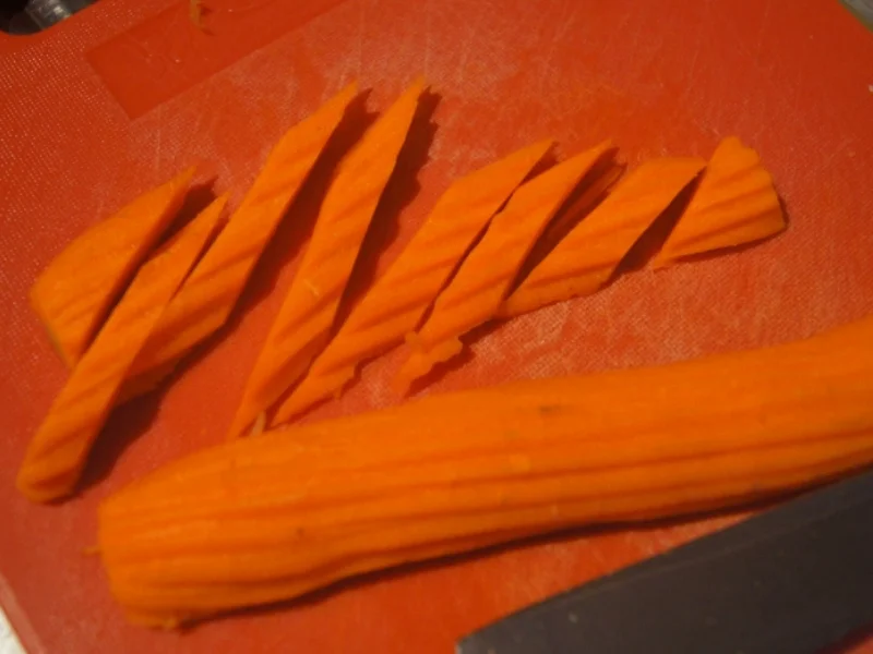 Rezept: Hähnchenbrustfilet mit pikanten Möhren und Pastinakenpüree Bild Nr. 4960 Hähnchenbrustfilet mit pikanten Möhren und Pastinakenpüree - Rezept - Bild Nr. 4960