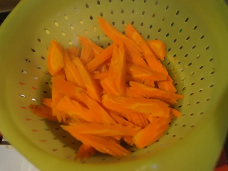 Rezept: Hähnchenbrustfilet mit pikanten Möhren und Pastinakenpüree Bild Nr. 4962 Hähnchenbrustfilet mit pikanten Möhren und Pastinakenpüree - Rezept - Bild Nr. 4962