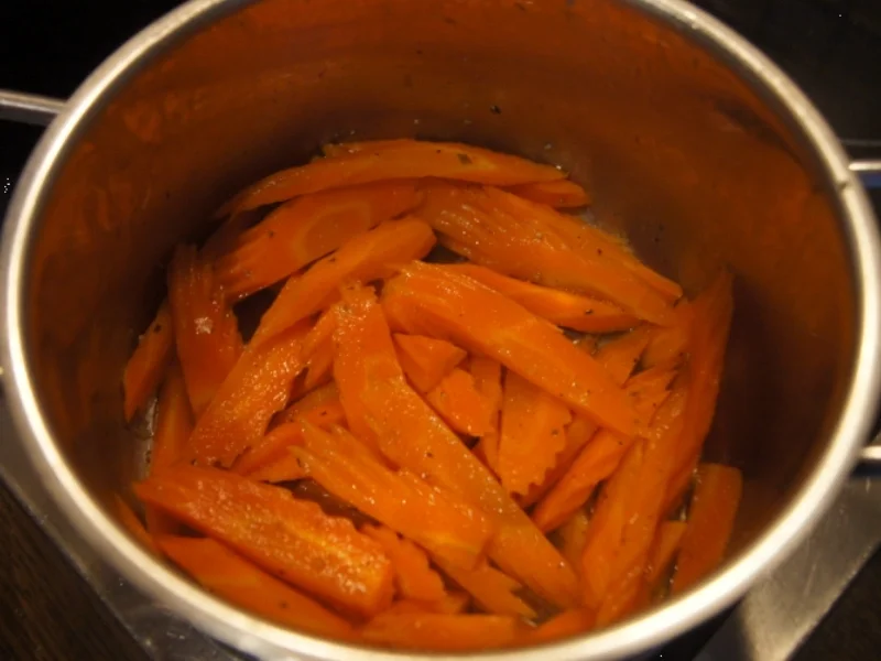 Rezept: Hähnchenbrustfilet mit pikanten Möhren und Pastinakenpüree Bild Nr. 4963 Hähnchenbrustfilet mit pikanten Möhren und Pastinakenpüree - Rezept - Bild Nr. 4963