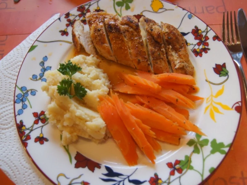 Rezept: Hähnchenbrustfilet mit pikanten Möhren und Pastinakenpüree Bild Nr. 4970 Hähnchenbrustfilet mit pikanten Möhren und Pastinakenpüree - Rezept - Bild Nr. 4970