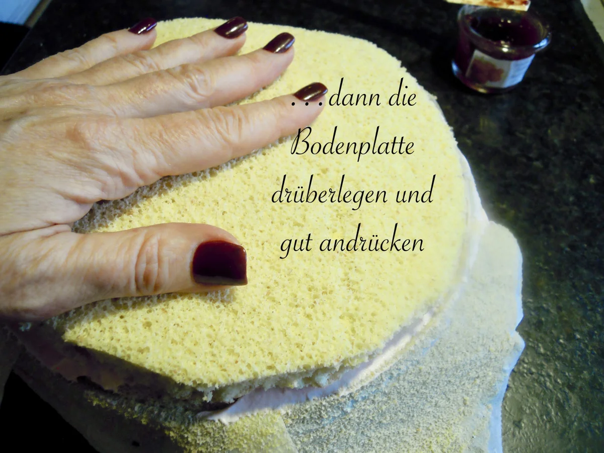 Rezept: Kuppeltorte mit Walderdbeersahne Bild Nr. 4965 Kuppeltorte mit Walderdbeersahne - Rezept - Bild Nr. 4965