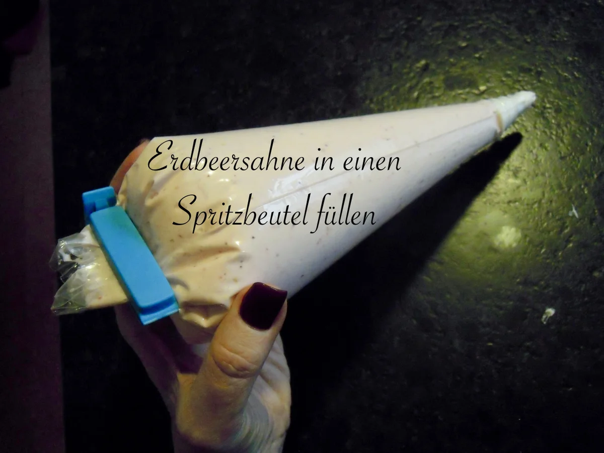 Rezept: Kuppeltorte mit Walderdbeersahne Bild Nr. 4968 Kuppeltorte mit Walderdbeersahne - Rezept - Bild Nr. 4968